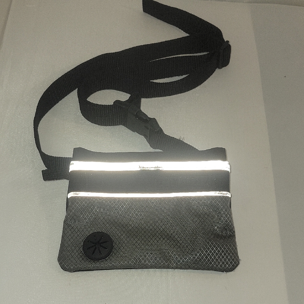 Dog Treat Training Pouch With Metal Clip/Waist Belt & Reflective Black Waist Bag